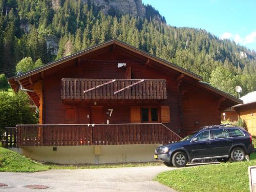 Spacious comfortable chalet close to the ski lifts for 8 persons Châtel france