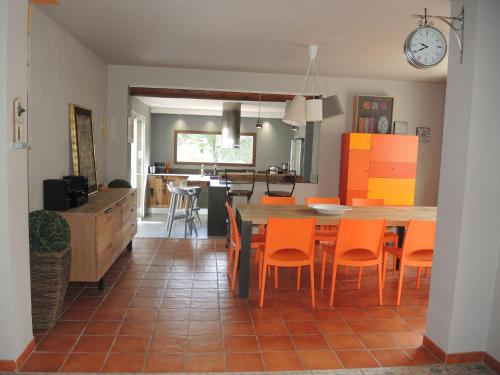 Maison de vacances Spacious Holiday Home in Provence with Private Pool  LʼIsle-sur-la-Sorgue