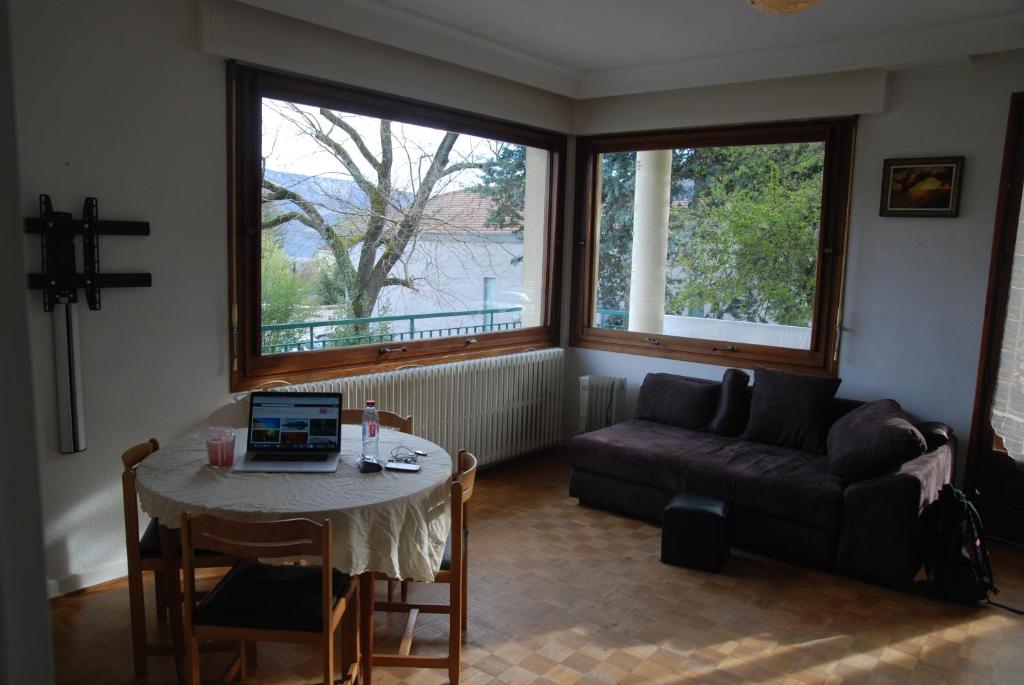 Maison de vacances Spacious home at the heart of Saint Ismier 721 Route de Chambéry, 38330 Saint-Ismier