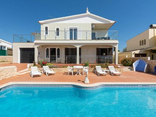 Spacious modern Villa with pool in quiet residential area near Guia Guia portugal