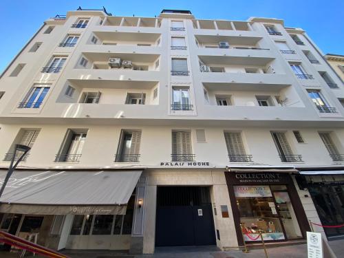 Spacious one bedroom - great location! Cannes france