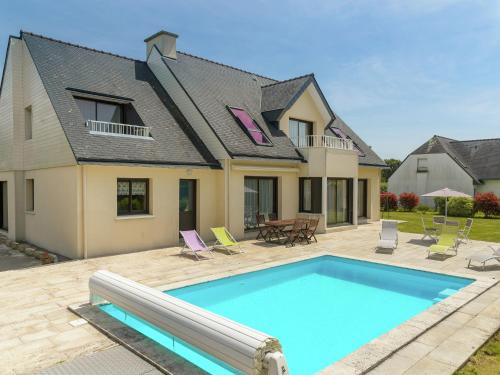 Spacious Villa in Concarneau with Swimming Pool Concarneau france