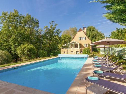 Spacious villa with heated pool several terraces and a lot of privacy Masclat france