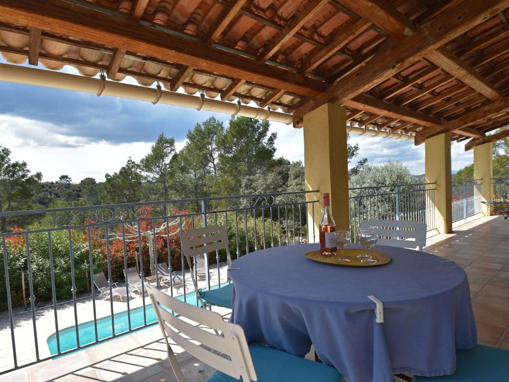 Villa Spacious villa with private swimming pool fabulous view near C te d Azur , 83550 Vidauban