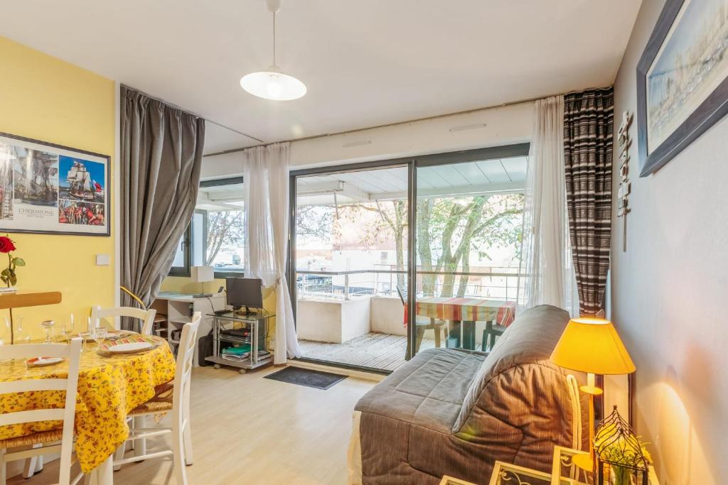 Appartement Splendid flat with terrace nearby La Rochelle city center - Welkeys 10 C rue de la Huguenote, 17000 La Rochelle