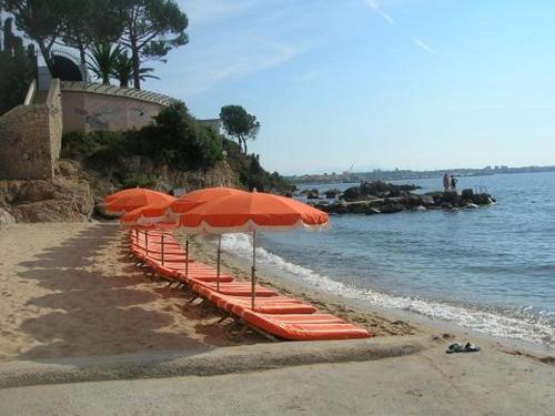 Splendid sea view 1 Bedroom access to the beach and swimming pool Vallauris france