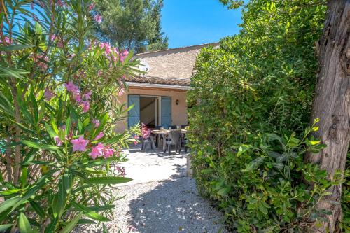 Splendid typical house with pool and large garden in St Tropez - Welkeys Saint-Tropez france