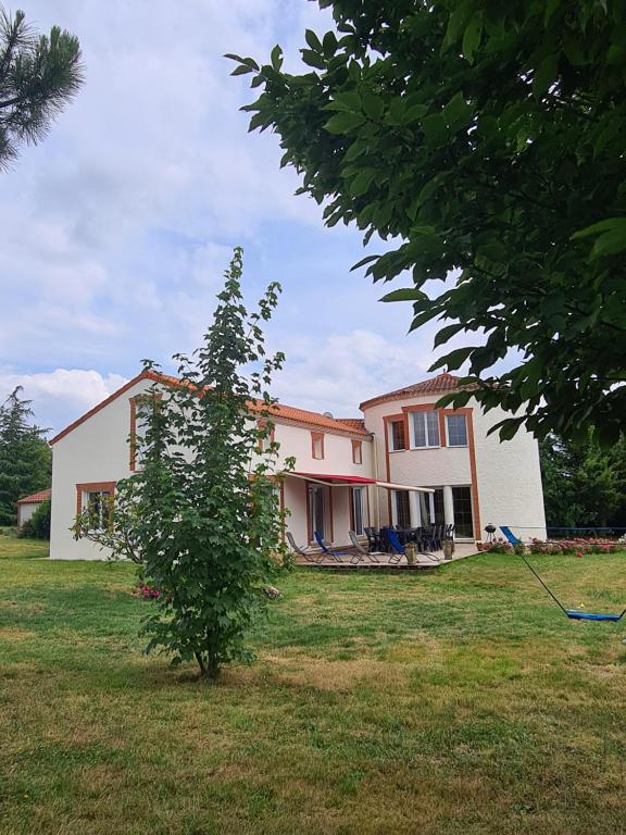 Maison de vacances Splendide gîte La Tour Blanche 12min du Puy du Fou 14 Rue du Docteur Daudon, 79700 Saint-Amand-sur-Sèvre