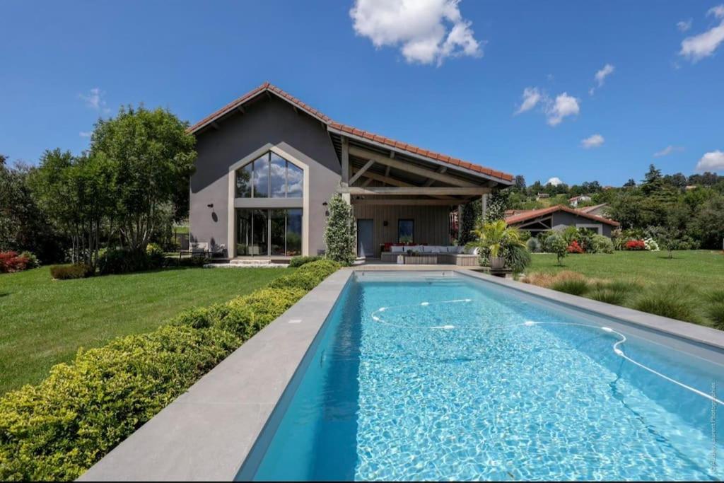 Villa Splendide villa avec piscine dans un havre de paix 61 Chemin de Pré Novel, 38430 Saint-Jean-de-Moirans