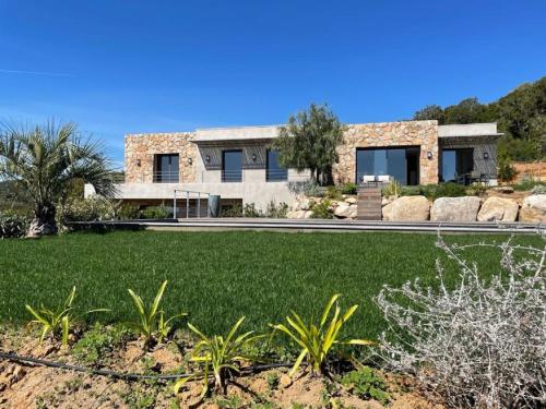 Splendide villa d'architecte vue sur la baie de Pinarellu Zonza france