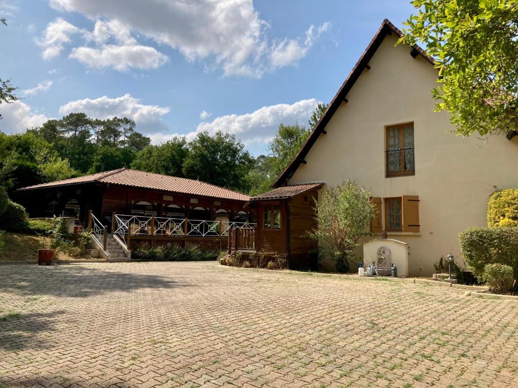 Villa St Amour - Maison en Dordogne avec piscine 431 Impasse de la Rivière, 24120 Terrasson