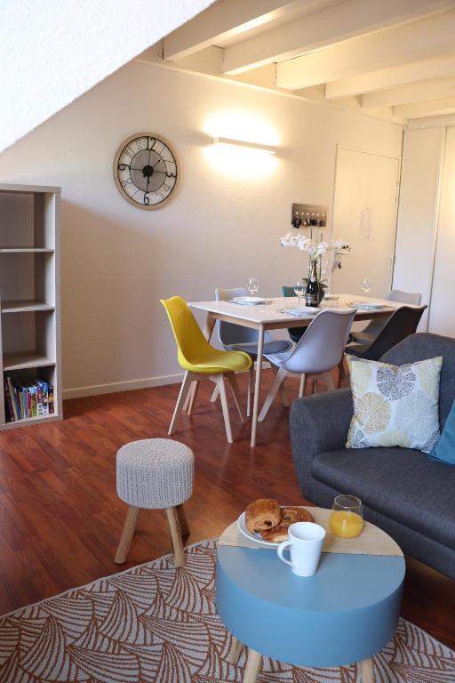 Appartement St Lary-VignecT3+ 3* rénové 8 pers. wifi+piscine rue principale, 65170 Vignec