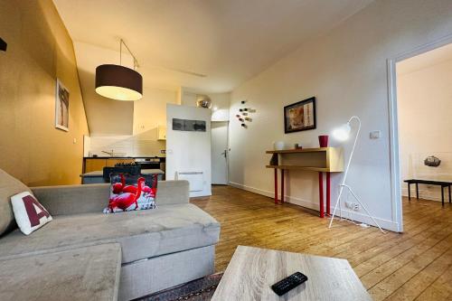 Appartement STANDING APARTMENT T2 near the train station and shops 60 Avenue de Grammont 37000 TOURS (2éme étage - porte de gauche) Tours