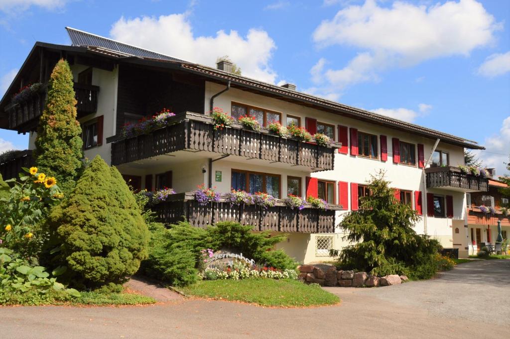 Appartements Sternenhof 8 Kanzelweg, 72290 Loßburg