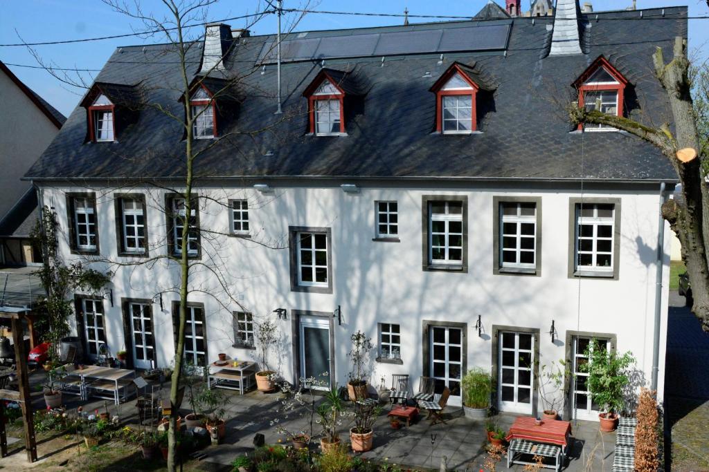 Appartement Stiftsherrenhaus 24 Herrenstraße Stiftsherrenhaus & Alte Schule, 56294 Münstermaifeld