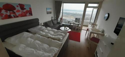 Appartement Strand-Süd-Apartment Panorama Lounge im 31 OG mit Ostsee-Trave-Priwall-Altstadt-Hafenblick Trelleborgallee 2 Travemünde
