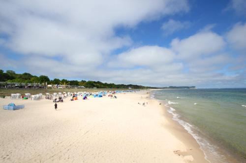 Appartement Strandhaus Mönchgut FeWo 13 strandnah (inkl.Sauna- u.Schwimmbadnutzung im AHOI Sellin) Göhrener Weg 2 Lobbe