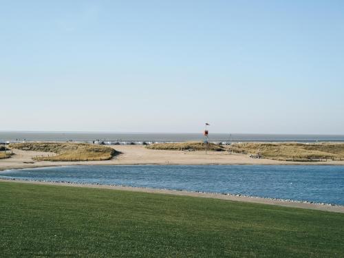 Strandnahes Design-Apartment mit Balkon, Parkplatz & Netflix Büsum allemagne