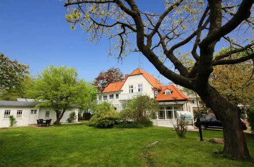 Maison de vacances Strandvilla Rheingold - Ferienwohnung Miro Waldstrasse 9d, Gebaude 3 Göhren