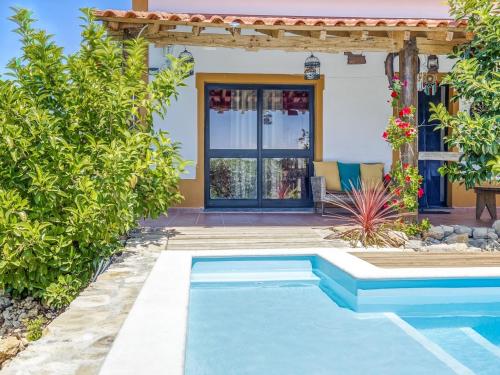 Maison de vacances Striking Holiday Home in Carcavelos with Swimming Pool  Carcavelos