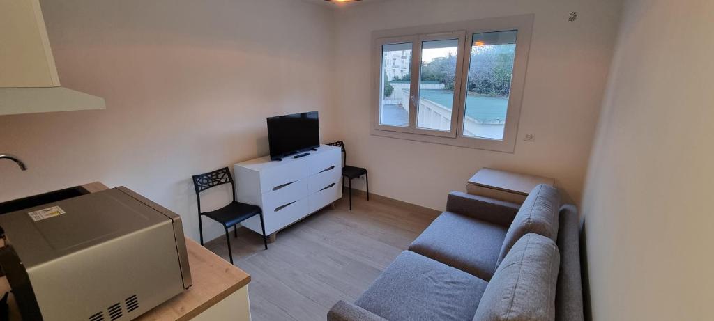 Appartement STUDETTE DERRIERE HOTEL MARTINEZ 13 Rue Latour-Maubourg, 06400 Cannes