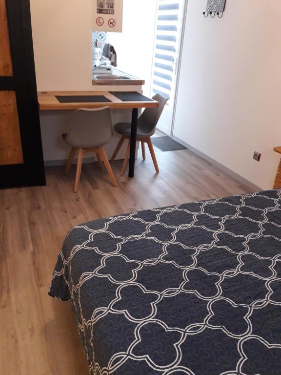 Appartement studio 1ere étage dans maison privée 1 163 Sente de Richebourg, 76160 Saint-Jacques-sur-Darnétal