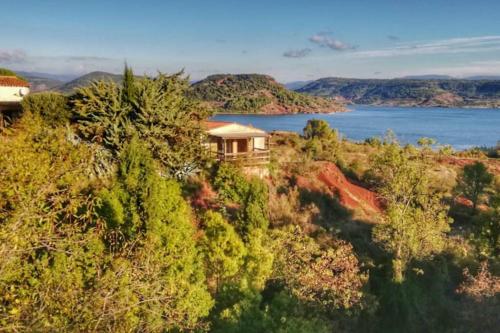 Studio 22 m2, terrasse vue lac, dans propriété face au Lac du Salagou Liausson france