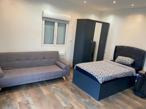 Studio 23 m2+wifi +parking privé Oullins france