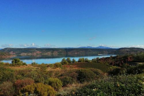 Studio 32m2 - dans propriété avec vue imprenable sur le Lac du Salagou Liausson france