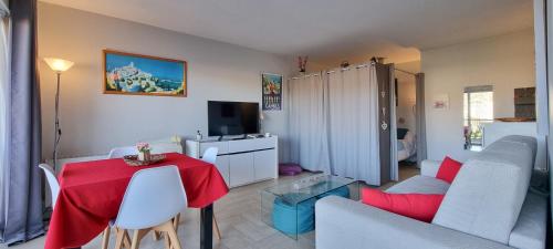 Studio 4 people near the sea - view of the golf course - 10 min from Cannes Mandelieu-la-Napoule france