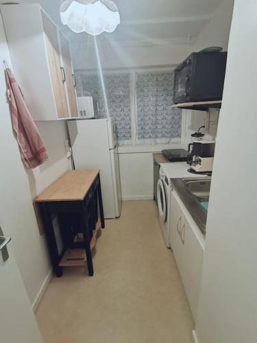 Appartement Studio 4 personnes, confort, proche centre (15min) 24 Rue du Groupe Manouchian Paris