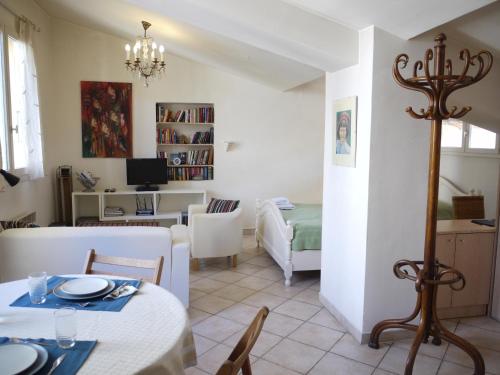 Studio 6 - a quiet and spacious studio flat in the Old Town Nice france