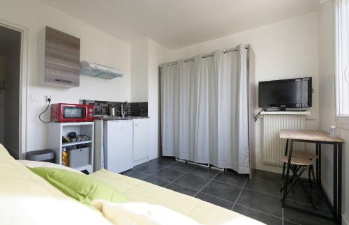 Appartement STUDIO A 300 METRES DE LA GARE et 25 MINUTES DE PARIS EN TRAIN Numéro 43 - 4ème étage 36 Rue Dajot Melun