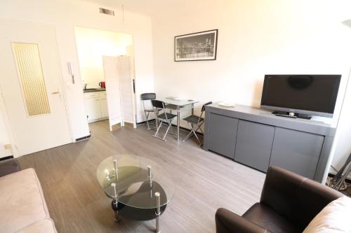 Appartement Studio Antibes, 5 mins from the Palais and Croisette 119 57 Rue d'Antibes Cannes