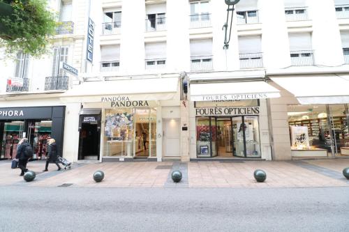 Studio Antibes, 5 mins from the Palais and Croisette 119 Cannes france