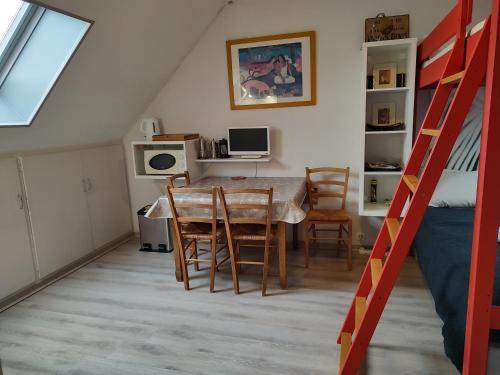 Maison d'hôtes Studio au 2e étage d'une maison de ville 19 Rue de la Délivrande Caen