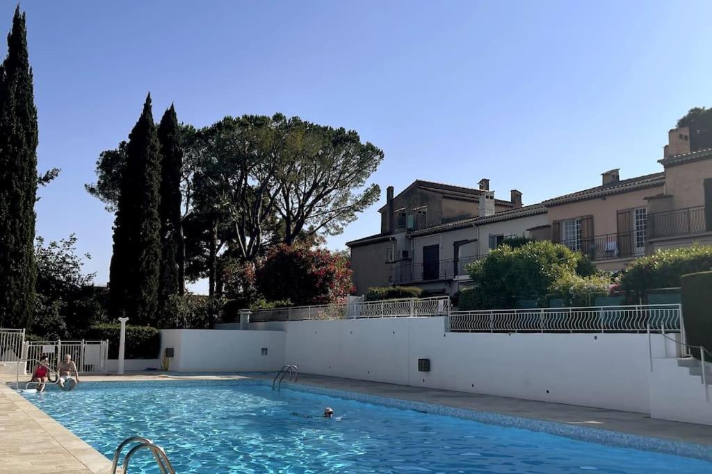 Appartement Studio au calme - piscine et tennis - Ideale couple 988 Avenue du Loubet, 06270 Villeneuve-Loubet