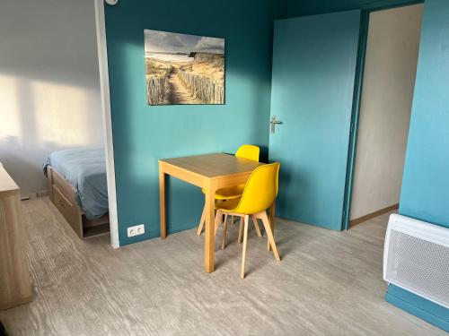 Appartement Studio avec chambre - Balcon et à 20m de la mer 43 Avenue des Essarts Courseulles-sur-Mer