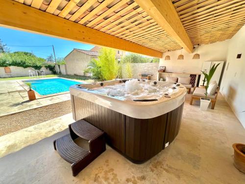 Studio avec jacuzzi et piscine Lorgues france