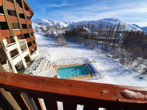 Studio avec piscine privee et balcon amenage a Huez Huez france