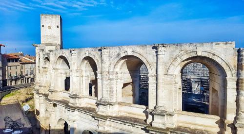 Studio avec terrasse sur l'Amphithéâtre (arènes) Arles france