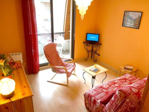 Appartement Studio Bagnères-de-Luchon, 1 pièce, 2 personnes - FR-1-313-120 RES. TERRASSES D'ETIGNY Bât GENETS - APPT 558 28 ALLEES D'ETIGNY Luchon