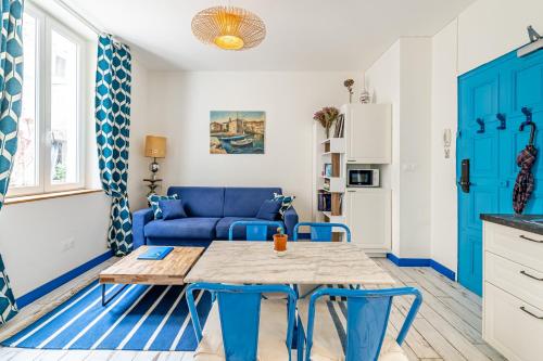 Appartement Studio Bleu, 120m Vieux-Port Clim Netflix Wifi, Accès avec code 4 ème étage 5 Cours Jean Ballard Marseille