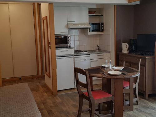 Studio Brides-les-Bains, 1 pièce, 4 personnes - FR-1-512-237 Brides-les-Bains france