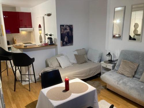 Appartement Studio calme et éclairé proche de Nation A 4e étage 27 Rue de Bagnolet Paris