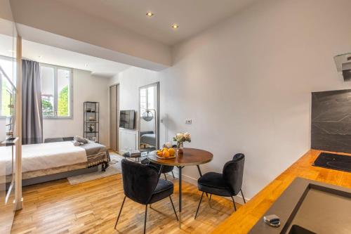 Appartement Studio Charming & Modern - Quiet area in city center - WIFI 1er étage, porte C 1 Rue Ernest Renan Biarritz