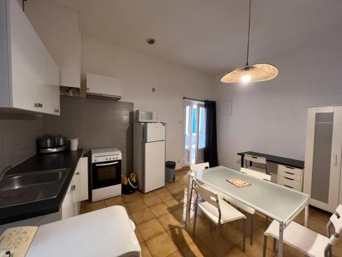 Appartement Studio coeur de ville 1 Rue Ledru Rollin - rdc La Ciotat