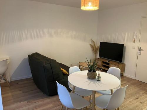 Appartement Studio cosy 12 min Arc de Triomphe 117 Rue d'Estienne d'Orves Rueil-Malmaison