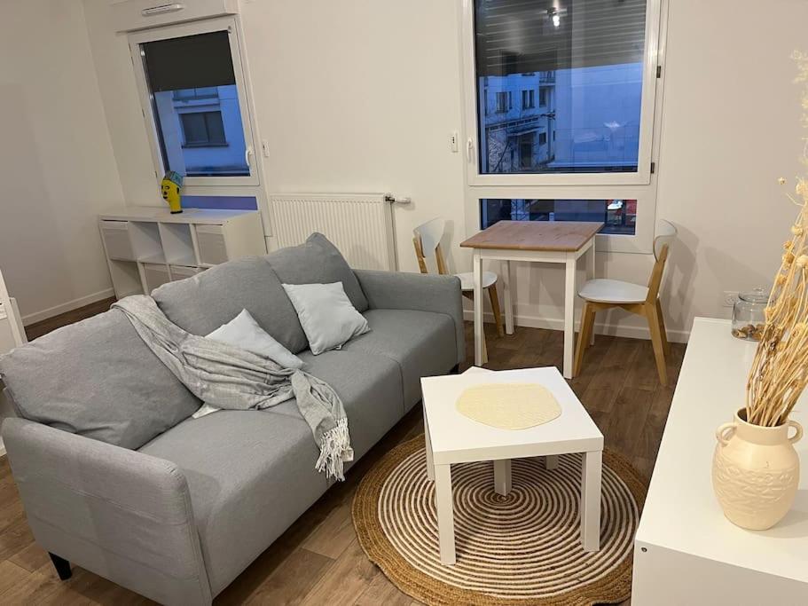 Appartement Studio Cosy et Charmant au cœur de Saint Cyr 10 Rue Marceau, 78210 Saint-Cyr-lʼÉcole