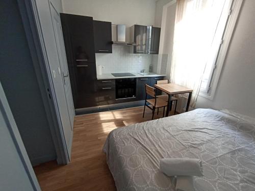 Appartement Studio cosy - Hypercentre - Queen size bed 28 bis Rue Masson Maisons-Laffitte